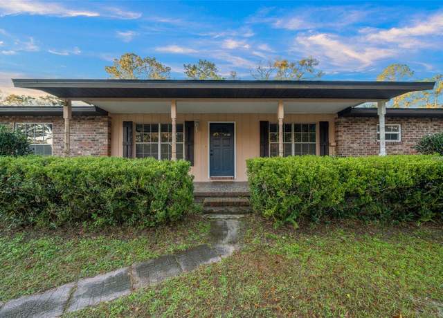 Property at 4040 E Fort King St, Ocala, FL 34470, 4 beds, 2 baths