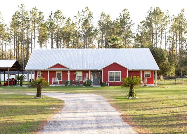 Property at 831 SE 11th Pl, Williston, FL 32696, 4 beds, 3 baths