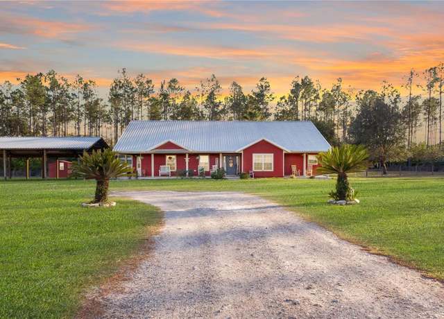Property at 831 SE 11th Pl, Williston, FL 32696, 4 beds, 3 baths