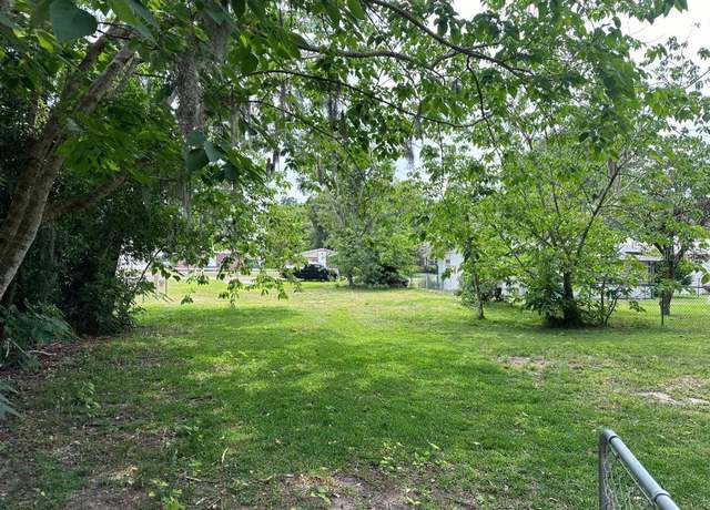 Property at 5540 8th St, Zephyrhills, FL 33542