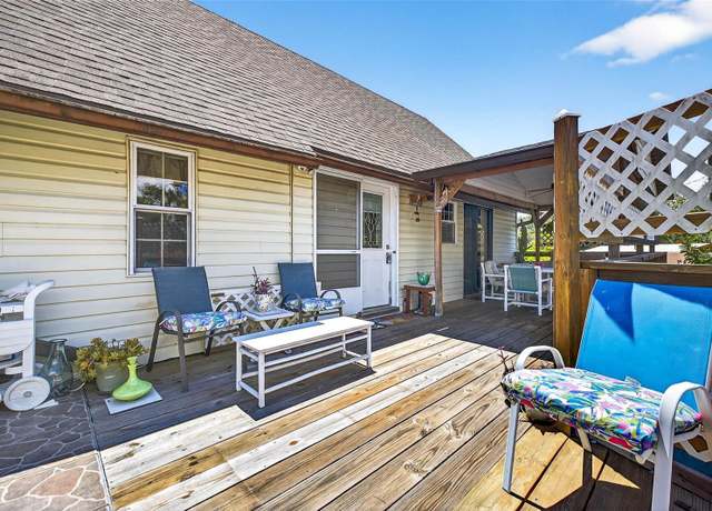 Property at 606 Dickman Dr SW, Ruskin, FL 33570, 2 beds, 2 baths