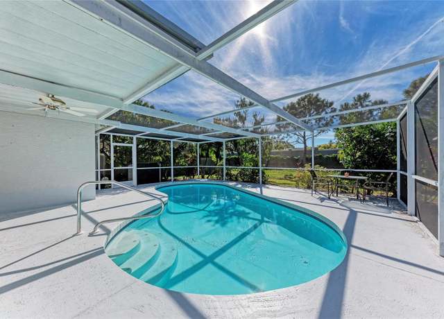 Property at 4410 70th Dr E, Sarasota, FL 34243, 3 beds, 2 baths