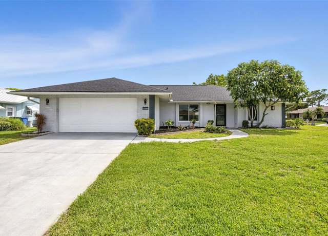 Property at 6627 Heritage Ln, Bradenton, FL 34209, 3 beds, 2 baths