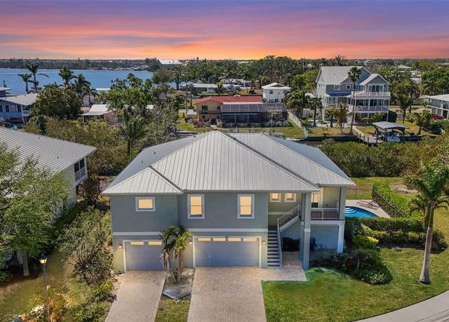 Property at 4109 Cobia Ct, Palmetto, FL 34221, 4 beds, 3.5 baths