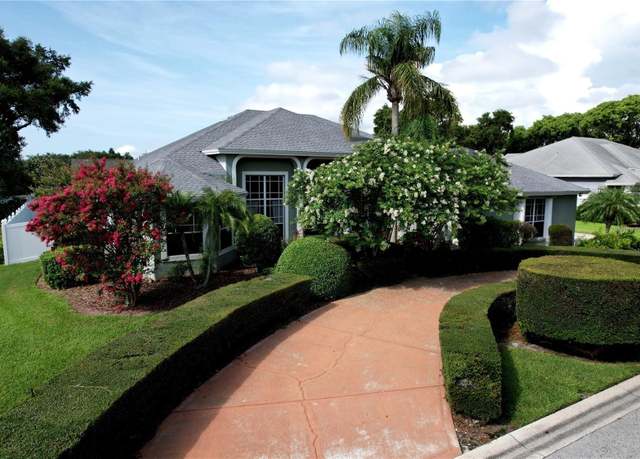 Property at 943 Hamilton Place Ln, Lakeland, FL 33813, 4 beds, 3 baths
