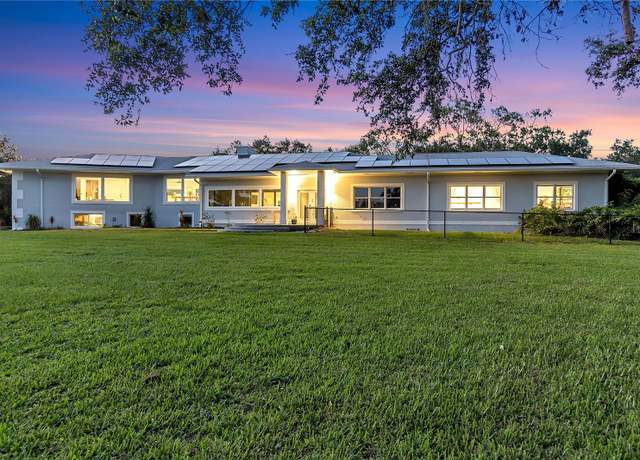 Property at 3425 W Forest Lake Cir, Sarasota, FL 34232, 6 beds, 4 baths
