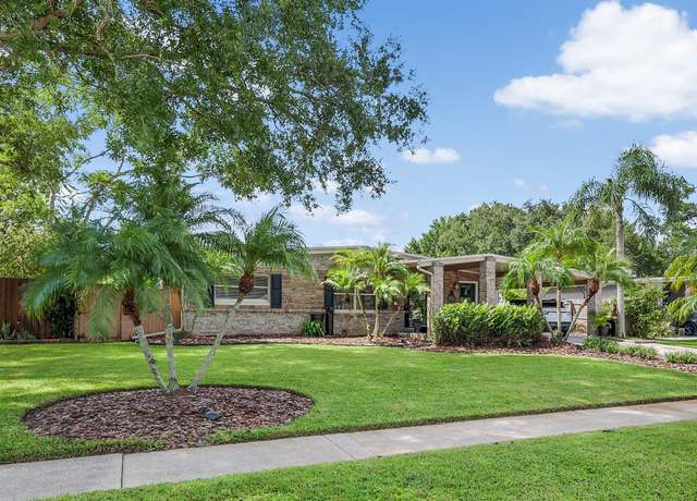 Property at 322 Apopka St, Winter Garden, FL 34787, 4 beds, 2.5 baths