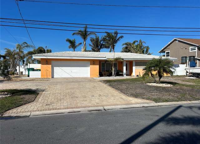 Property at 1371 Sea Gull Dr S, St Petersburg, FL 33707, 3 beds, 2.5 baths