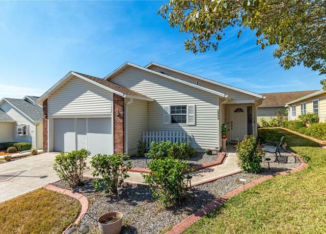 Property at 5909 Yorkshire Dr, Zephyrhills, FL 33542, 2 beds, 2 baths