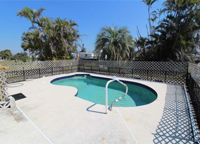 Property at 1399 Flamingo Dr, Englewood, FL 34224