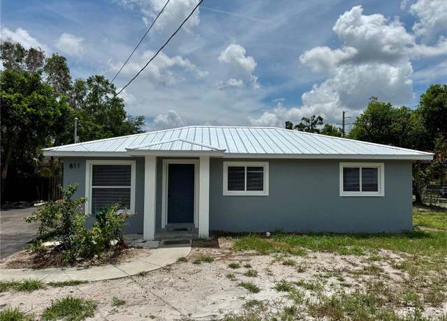 Property at 811 24th Street Ct E, Bradenton, FL 34208, 3 beds, 2 baths