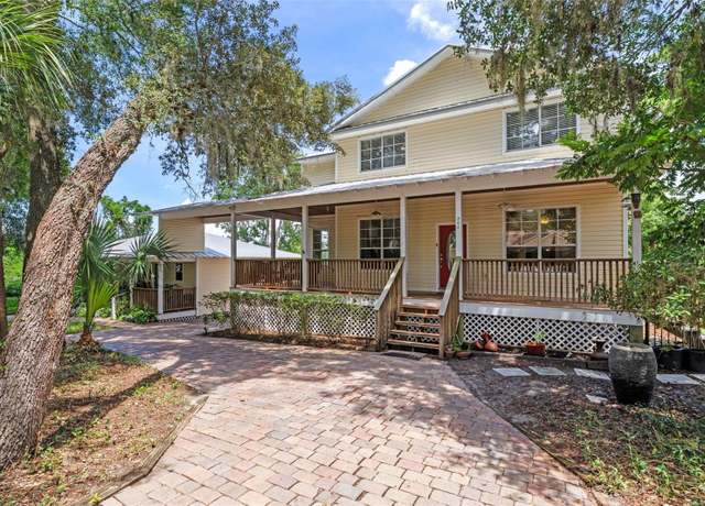 Property at 560 Fern St, Oviedo, FL 32765, 5 beds, 4 baths