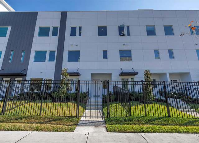 Property at 556 DR Martin Luther King JR St S, St Petersburg, FL 33701, 3 beds, 3.5 baths