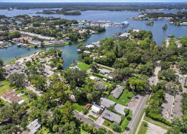 Property at 222 NE 1st Ave, Crystal River, FL 34429, 1 bed, 1.5 baths