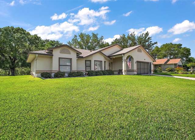 Property at 27022 Racquet Cir, Leesburg, FL 34748, 3 beds, 2 baths