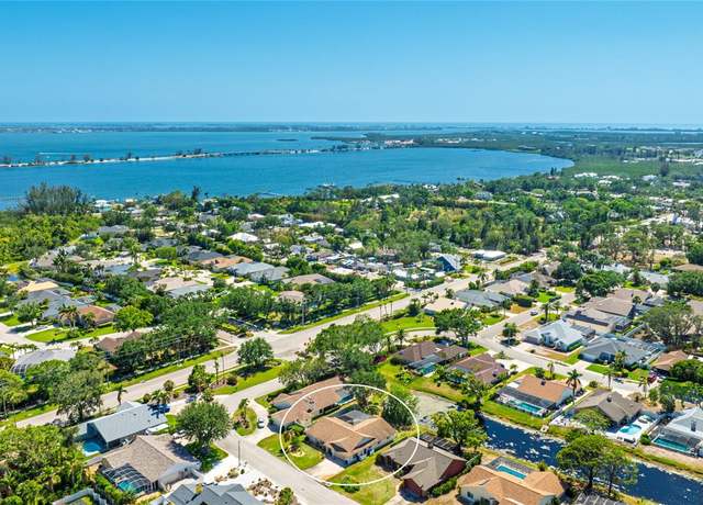Property at 914 82nd St NW, Bradenton, FL 34209, 4 beds, 2 baths