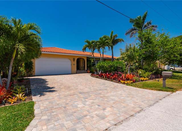 Property at 805 Brenda Ct, Punta Gorda, FL 33950, 3 beds, 2 baths