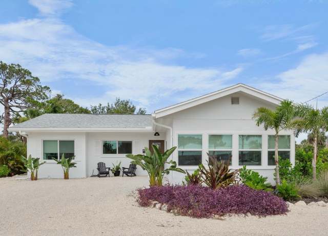 Property at 404 Bayshore Rd, Nokomis, FL 34275, 3 beds, 1.5 baths