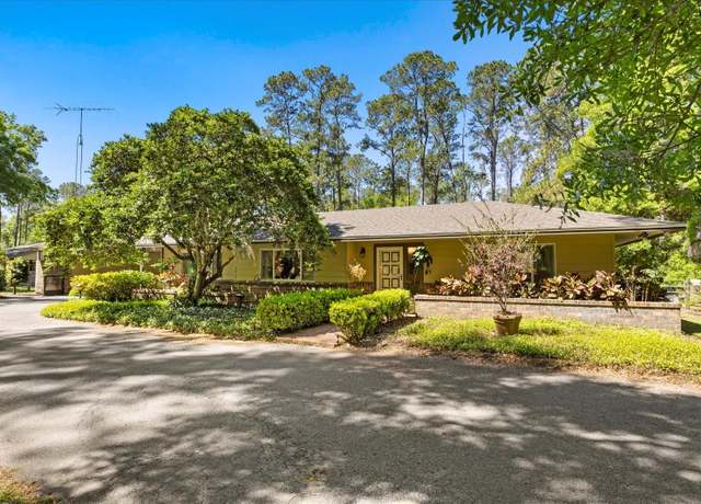 Property at 11160 SE 47th Ave, Belleview, FL 34420, 3 beds, 2 baths
