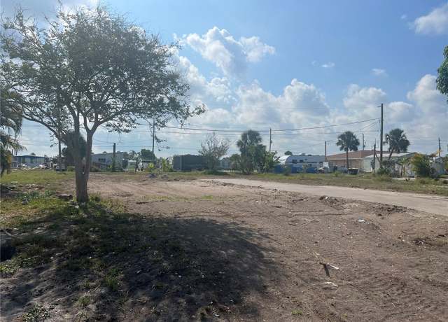 Property at 1427 Seagull Dr, Englewood, FL 34224