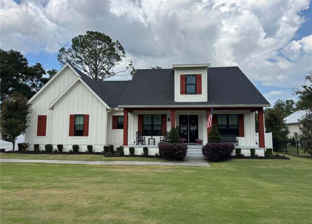 Property at 121 N Summit Ave, Lake Helen, FL 32744, 4 beds, 3 baths