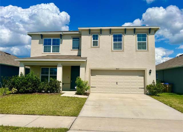Property at 1823 Veterans Dr, Kissimmee, FL 34744, 5 beds, 3 baths