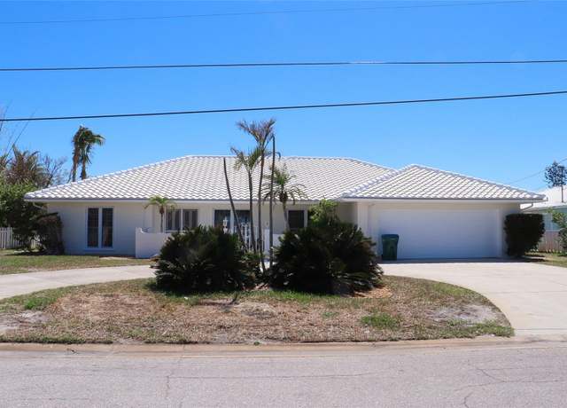 Property at 618 Gladstone Ln, Holmes Beach, FL 34217, 3 beds, 2.5 baths