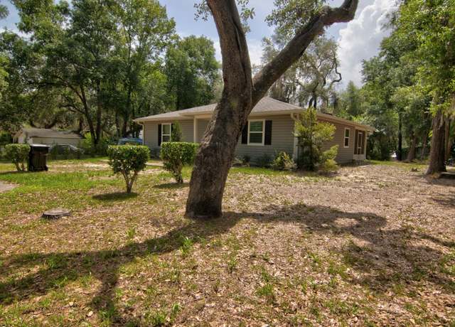 Property at 633 SW Magnolia Ave, Keystone Heights, FL 32656, 2 beds, 2 baths