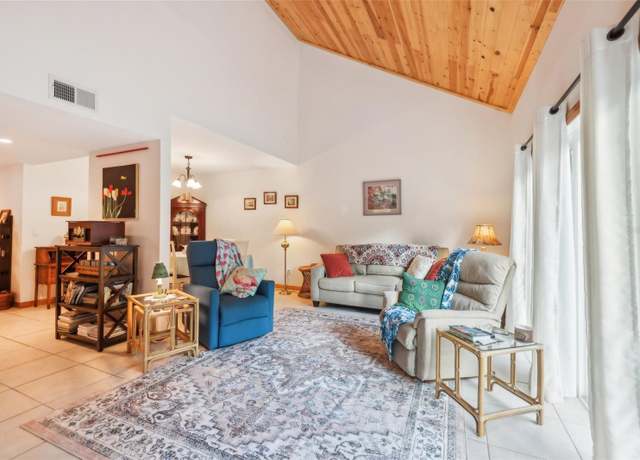 Property at 702 Glasgow Ct, Winter Springs, FL 32708, 4 beds, 2.5 baths