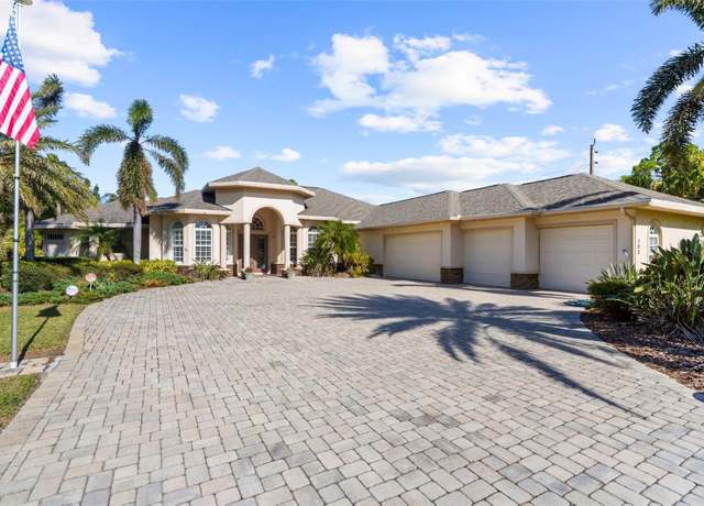 Property at 793 Vanderbilt Dr, Nokomis, FL 34275, 5 beds, 4 baths