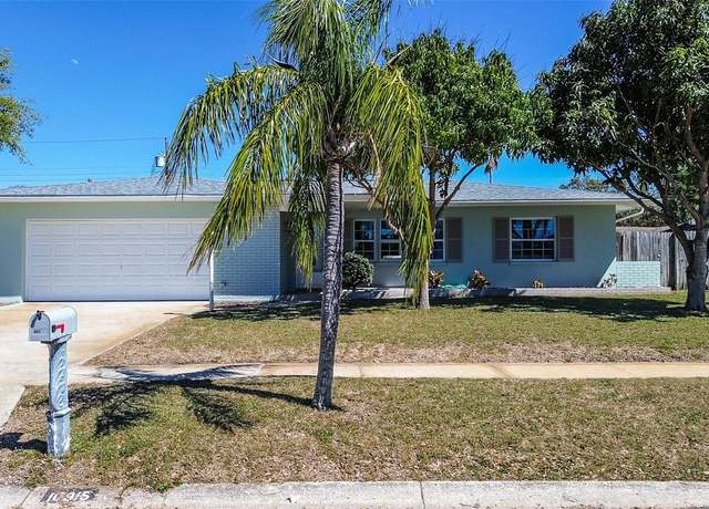 Property at 10915 Hammock Dr, Largo, FL 33774, 3 beds, 2 baths