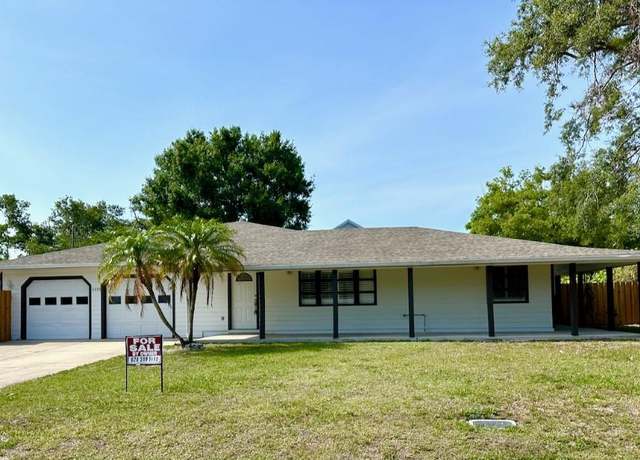 Property at 2491 Hawthorne St, Sarasota, FL 34239, 3 beds, 2 baths