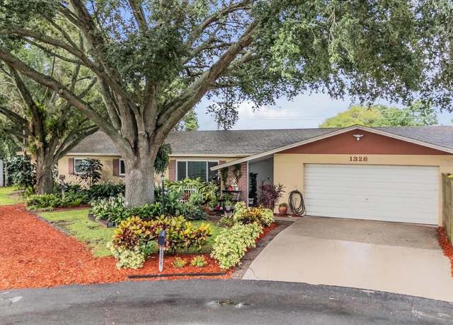 Property at 1328 Glenview Ln, Lakeland, FL 33813, 3 beds, 2.5 baths