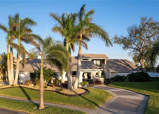 Property at 6605 Seabird Way, Apollo Beach, FL 33572, 4 beds, 3.5 baths