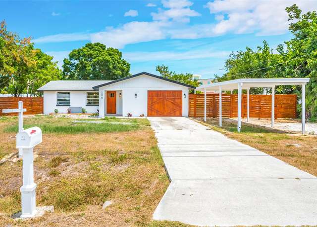 Property at 208 Palmetto Rd W, Nokomis, FL 34275, 2 beds, 2 baths