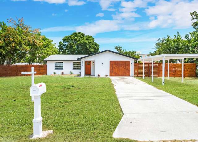 Property at 208 Palmetto Rd W, Nokomis, FL 34275, 3 beds, 2 baths