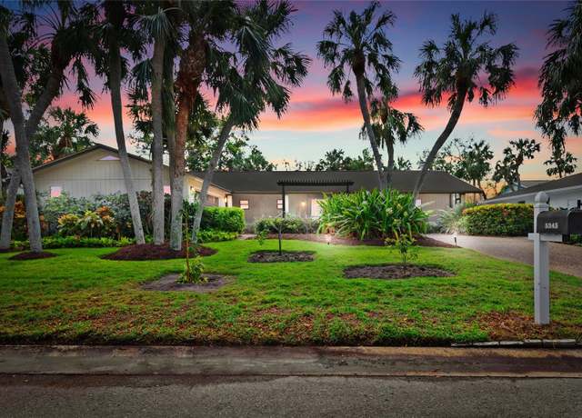 Property at 5345 Siesta Ct, Sarasota, FL 34242, 3 beds, 2 baths