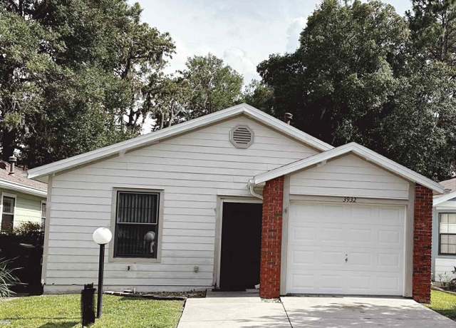 Property at 3932 NE 21st Ln, Ocala, FL 34470, 2 beds, 2 baths