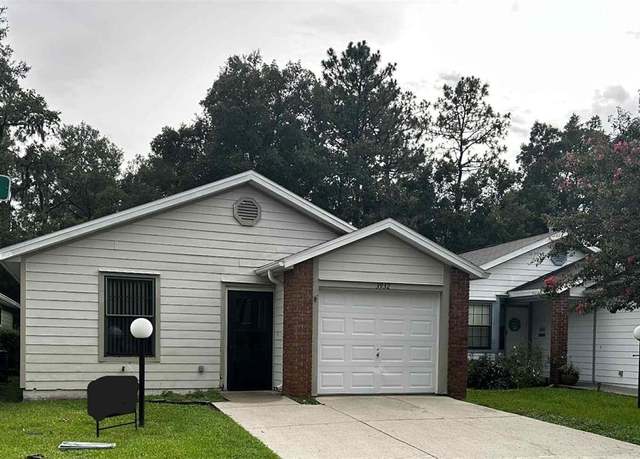 Property at 3932 NE 21st Ln, Ocala, FL 34470, 2 beds, 2 baths