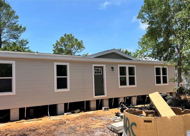 Property at 10040 Lake Dr, Weeki Wachee, FL 34613, 3 beds, 2 baths