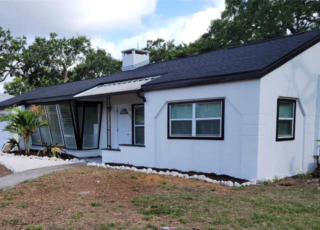 Property at 1802 19th Ave W, Bradenton, FL 34205, 3 beds, 2 baths