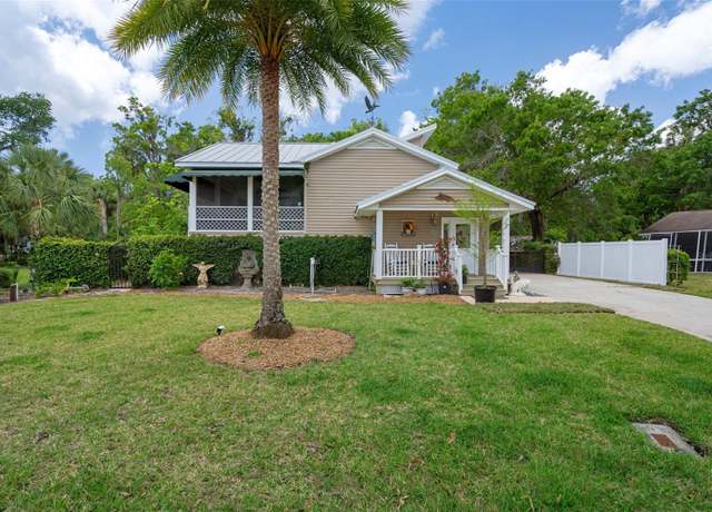 Property at 536 NW 7th Ave, Crystal River, FL 34428, 3 beds, 2 baths