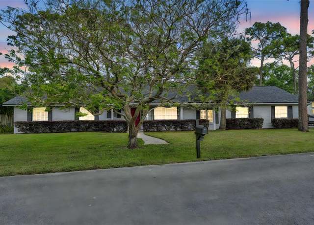 Property at 401 Sanford Ave, Longwood, FL 32750, 4 beds, 2.5 baths
