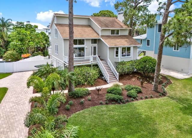 Property at 748 Soundview Dr, Palm Harbor, FL 34683, 3 beds, 2.5 baths