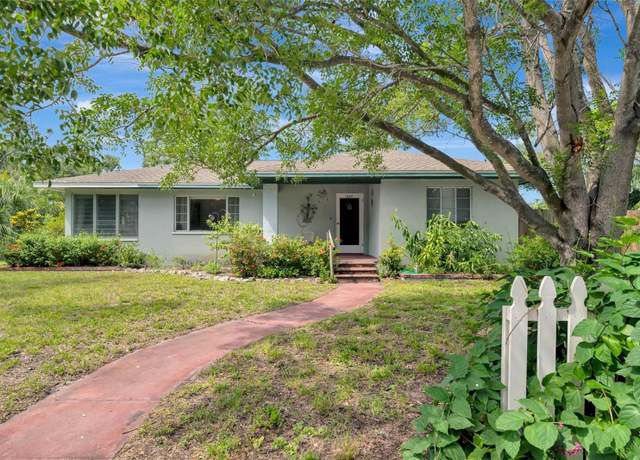 Property at 1622 18th Ave W, Bradenton, FL 34205, 3 beds, 2 baths