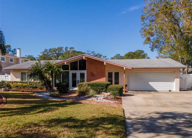 Property at 8280 140th St, Seminole, FL 33776, 4 beds, 3 baths