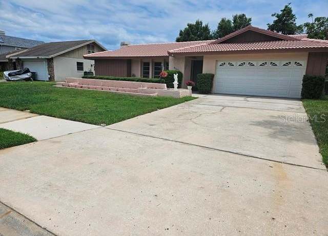 Property at 8040 Canterbury Cir, Seminole, FL 33777, 3 beds, 2 baths