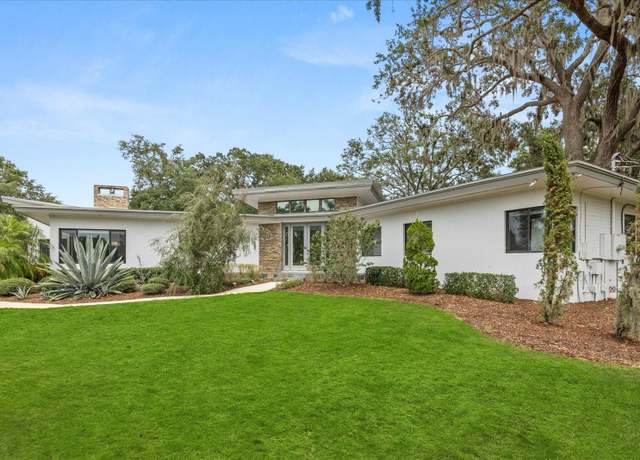Property at 12550 Lakeshore Dr, Clermont, FL 34711, 5 beds, 4 baths