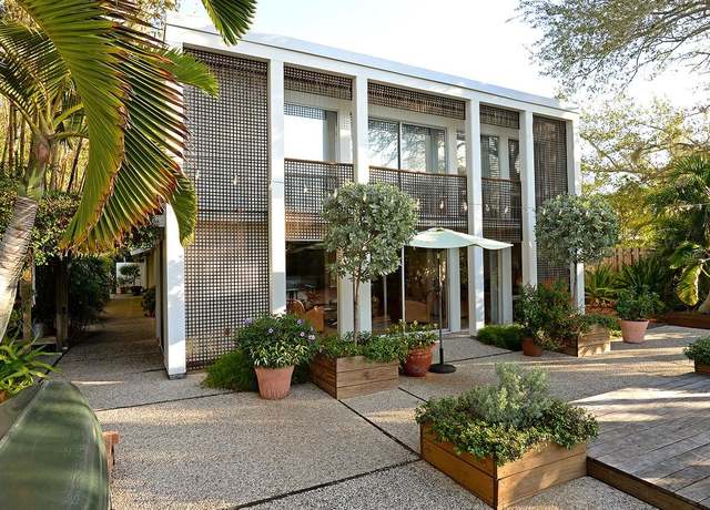 Property at 3721 Flamingo Ave, Sarasota, FL 34242, 3 beds, 3 baths