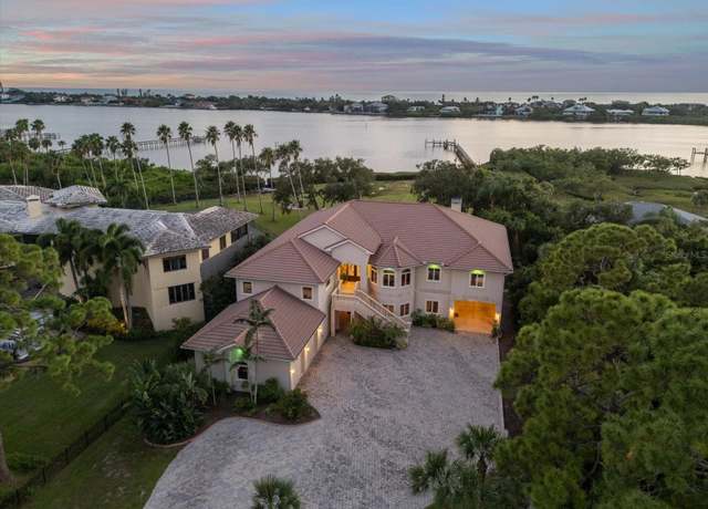 Property at 1930 Bayshore Dr, Englewood, FL 34223, 5 beds, 4 baths